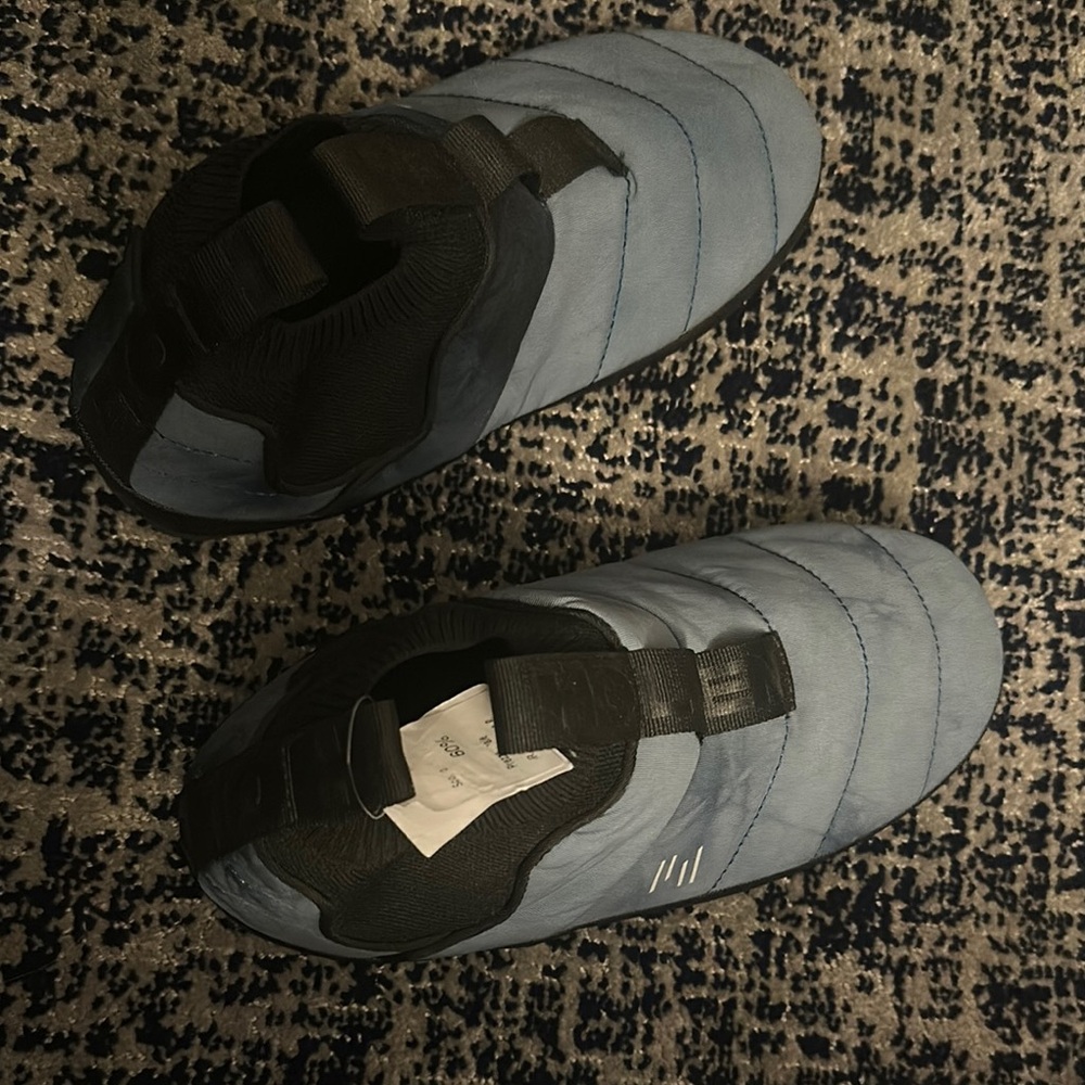 NWT Holden Medium Size Quilted Slip-On Recovery Shoe – Blue Tie-Dye